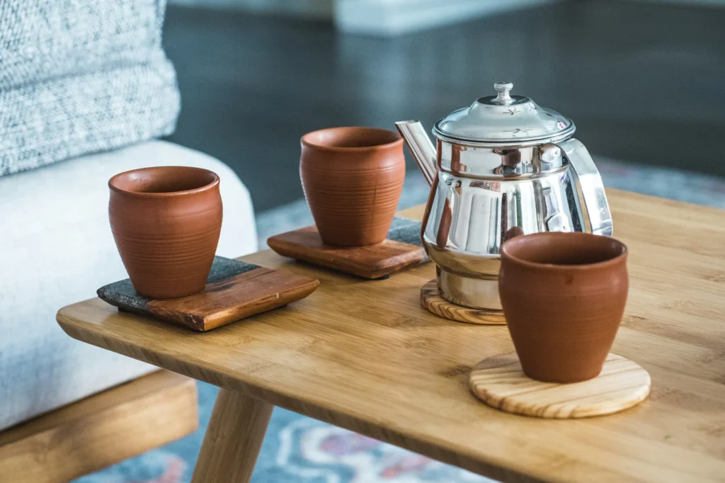 Moka & co cultural serving with clay mugs